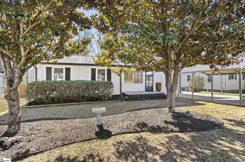 204 Paris View Dr, Travelers Rest, SC 29690