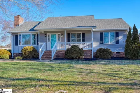 117 Evergreen St, Boiling Springs, SC 29316