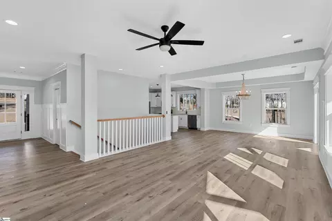 Living - 115 Elliott Cir, Mccormick, SC 29835 photo 2 of 3