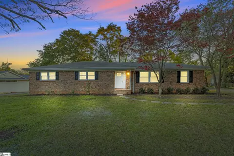 104 Sunline Pl, Spartanburg, SC 29307
