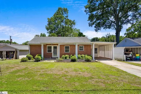 104 Cox Dr, Belton, SC 29627