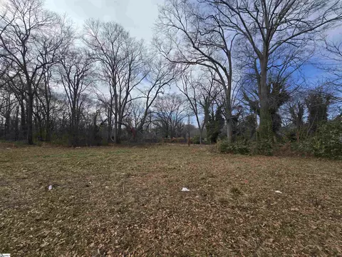 562 Hugh St, Spartanburg, SC 29650