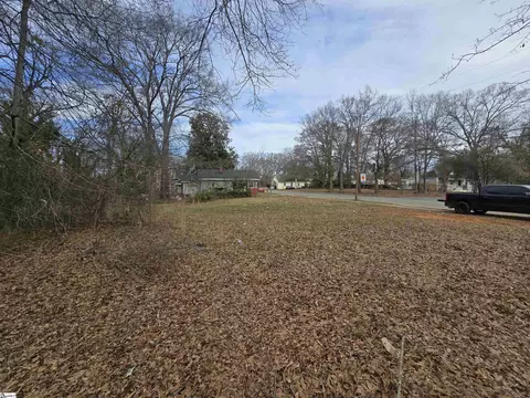 558 Hugh St, Spartanburg, SC 29650