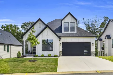 104 Winding Rock Rd, Simpsonville, SC 29680