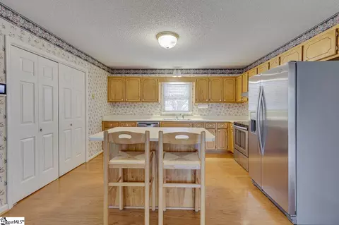 Kitchen - 43 Rollingreen Rd, Greer, SC 29651 photo 2 of 5