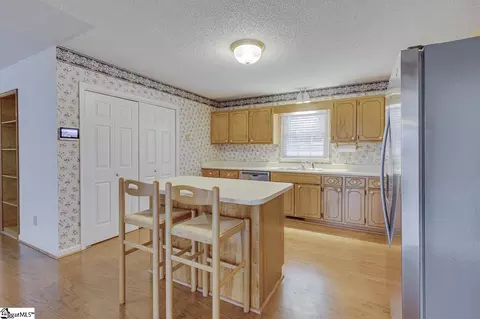 Kitchen - 43 Rollingreen Rd, Greer, SC 29651 photo 3 of 5