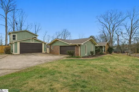Exterior - 400 Clarendon Dr, Easley, SC 29642 photo 6 of 7