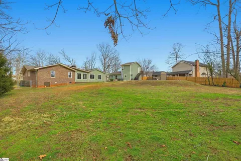 Exterior - 400 Clarendon Dr, Easley, SC 29642 photo 5 of 7