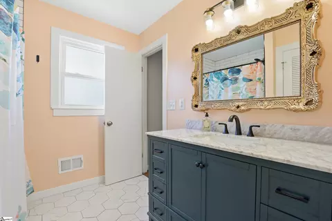 Bath - 400 Clarendon Dr, Easley, SC 29642 photo 3 of 5
