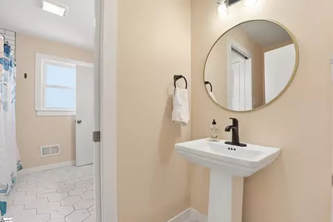 Bath - 400 Clarendon Dr, Easley, SC 29642 photo 4 of 5