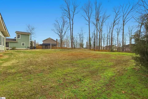 Exterior - 400 Clarendon Dr, Easley, SC 29642 photo 4 of 7