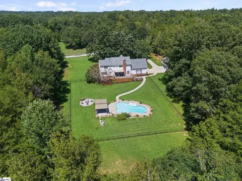 467 Grandwood Blvd, Gray Court, SC 29645