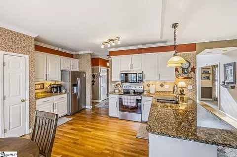 Kitchen - 102 Spring Lake Loop, Simpsonville, SC 29681 photo 3 of 6