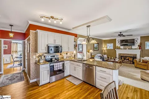 Kitchen - 102 Spring Lake Loop, Simpsonville, SC 29681 photo 4 of 6