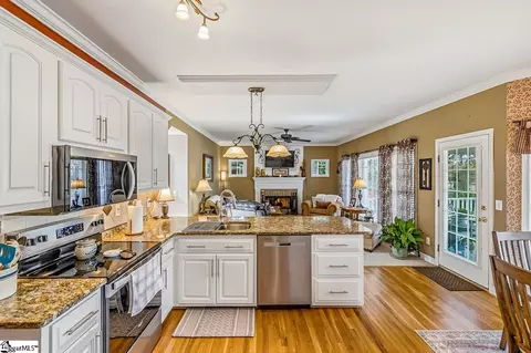 Kitchen - 102 Spring Lake Loop, Simpsonville, SC 29681 photo 5 of 6