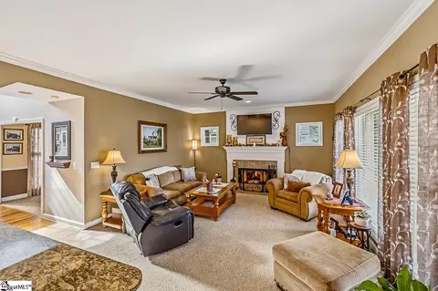 Living - 102 Spring Lake Loop, Simpsonville, SC 29681 photo 1 of 2
