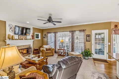 Living - 102 Spring Lake Loop, Simpsonville, SC 29681 photo 2 of 2