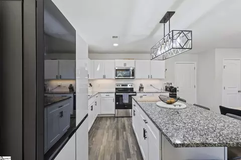 Kitchen - 489 Wagon Trl, Duncan, SC 29334 photo 3 of 4