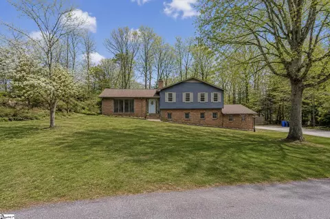 6 Devonshire Ln, Greenville, SC 29617