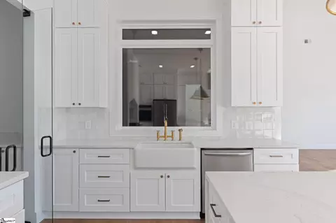 Kitchen - 541 E Airport Rd, Greer, SC 29651 photo 6 of 11
