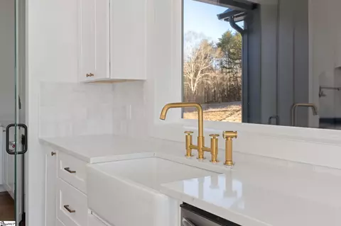 Kitchen - 541 E Airport Rd, Greer, SC 29651 photo 8 of 11