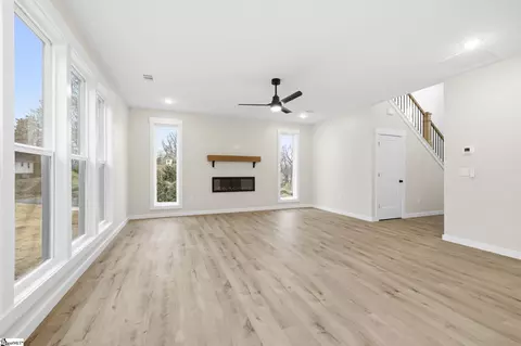 Living - 123 Jackson St, Greer, SC 29650 photo 2 of 3