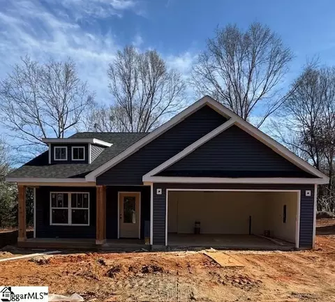 18 Martin Ct, Greer, SC 29651