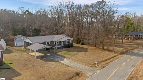 426 Meadowbrook Ave, Woodruff, SC 29388