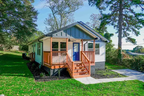 4 Thrift St, Greenville, SC 29609