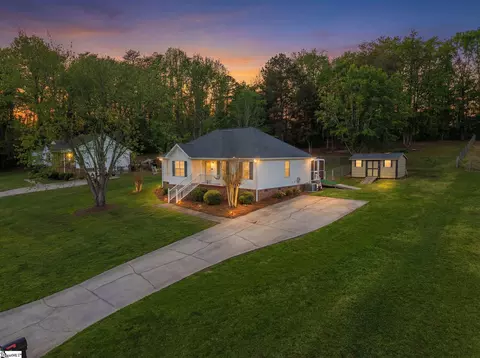 111 Logan Ln, Easley, SC 29640