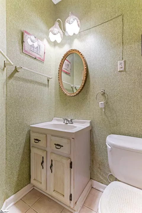 Bath - 200 Pleasant Dr, Easley, SC 29642 photo 1 of 7