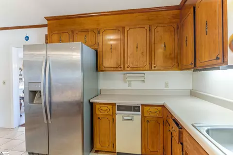 Kitchen - 200 Pleasant Dr, Easley, SC 29642 photo 3 of 4