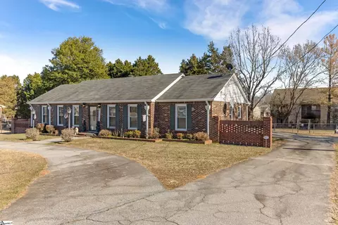 Exterior - 200 Pleasant Dr, Easley, SC 29642 photo 3 of 9