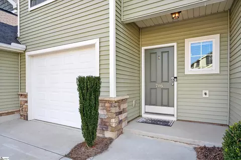 706 Elmbrook Dr, Simpsonville, SC 29681