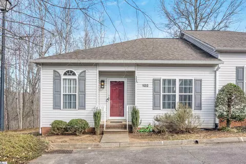 102 Huntress Dr, Greer, SC 29651