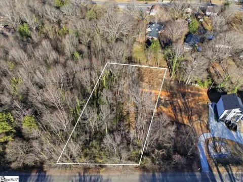 102 Hillcrest Dr, Easley, SC 29640