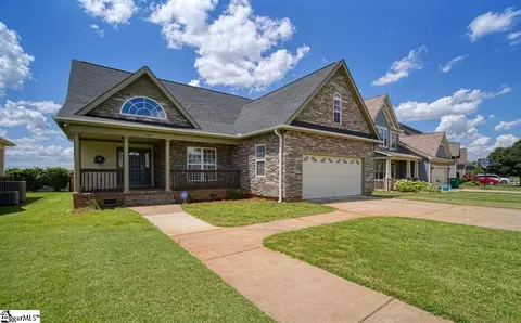 560 Serendipity Ln, Spartanburg, SC 29301