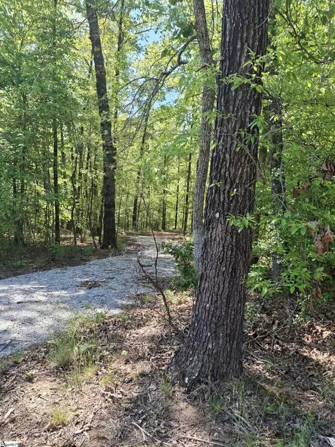 523 Flat Shoals Rd, Walhalla, SC 29691