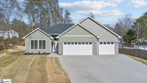104 Wood Rd, Taylors, SC 29687