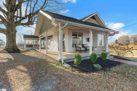 Exterior - 558 Barnett Rd, Greer, SC 29651 photo 2 of 7