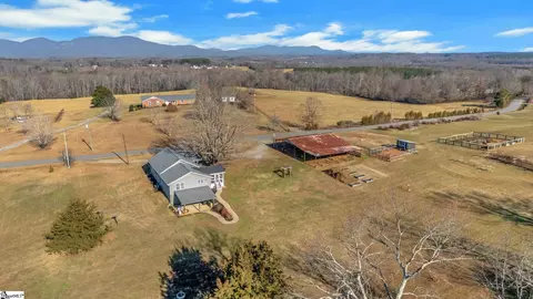 View/Area - 558 Barnett Rd, Greer, SC 29651 photo 2 of 5