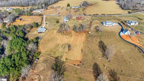 View/Area - 558 Barnett Rd, Greer, SC 29651 photo 4 of 5