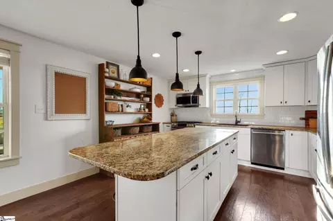 Kitchen - 558 Barnett Rd, Greer, SC 29651 photo 1 of 3