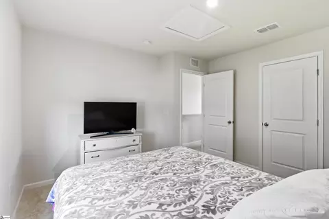 Bedroom - 833 Cranbrook Dr, Woodruff, SC 29388 photo 3 of 5