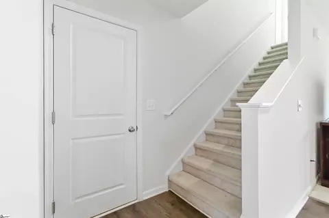 Entry Way - 833 Cranbrook Dr, Woodruff, SC 29388 photo 4 of 5