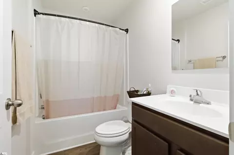 Bath - 833 Cranbrook Dr, Woodruff, SC 29388 photo 1 of 2