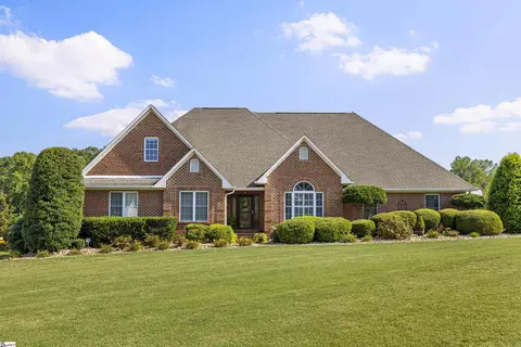 350 Royal Burgess Dr, Campobello, SC 29322