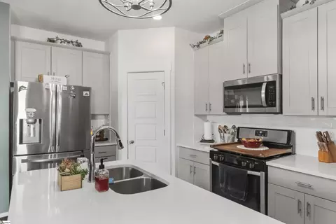 Kitchen - 826 Thread Way, Greer, SC 29651 photo 2 of 3