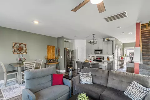 Entry Way - 826 Thread Way, Greer, SC 29651 photo 3 of 4