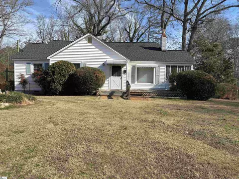308 Southview Dr, Laurens, SC 29360